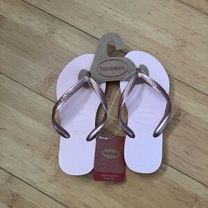 NWT Girls Size 11-12 Toddler Havaianas Light Pink Flip Flops Shoes Sandals